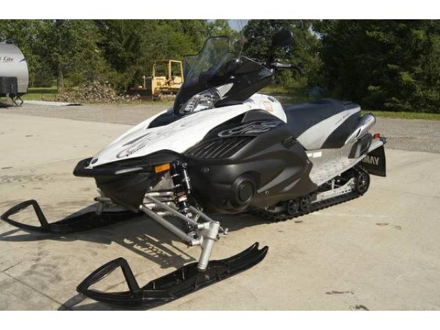 2010 Yamaha Vector LTX-GT Snowmobile for Sale - $2509 (new york city