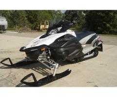 2010 Yamaha Vector LTX-GT Snowmobile for Sale - $2509 (new york city, NY)