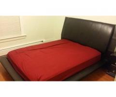 Queen size bedframe for sale like new - $250 (bridgeport, NY)