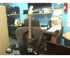 FENDER STRATOCASTER ELECTRIC GUITAR (%100 AUTHENTIC) - $240 (ozone park )