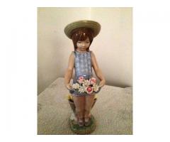 Lladro Porcelain Figurine - "Flowers on the Lap" #1284 - Retired - $300 (Upper East Side)