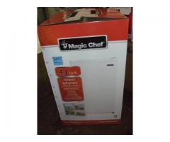 ON SALE MAJIC CHEF HMBR445BE 4.3 CUBIC FOOT MINI REFRIGERATOR - $140 (BOHEMIA, NY)