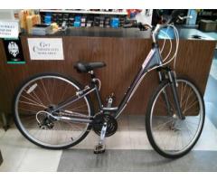 BRAND NEW SCHWINN VOYAGEUR 2 WOMEN'S COMFORT HYBRID - $345 (Queens, NYC)