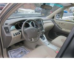 2004 Toyota Highlander 7 Passanger SUV for Sale w/ Only 73k miles - $8895 (Brooklyn, NYC)