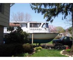 pilot house chris craft boat 28 ft for sale - $16000 (port jefferson, NY)