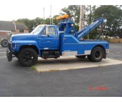 1984 FORD F600 TOW TRUCK FOR SALE - $4300 (PATCHOGUE, NY)