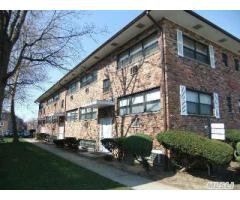 $209000 / 1br - Totally Updated Corner Unit! Terrace & Parking (ROCKVILLE CENTRE, NY)